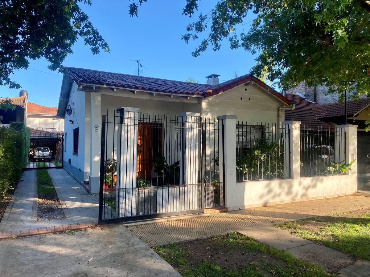 Chalet en Venta con Casa Al Fondo de Dos Plantas