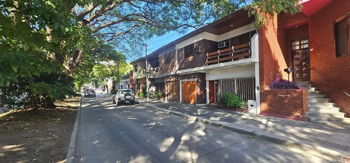 Casa Chalet En Venta En Haedo, Morón, G.b.a. Zona Oeste, Permuta