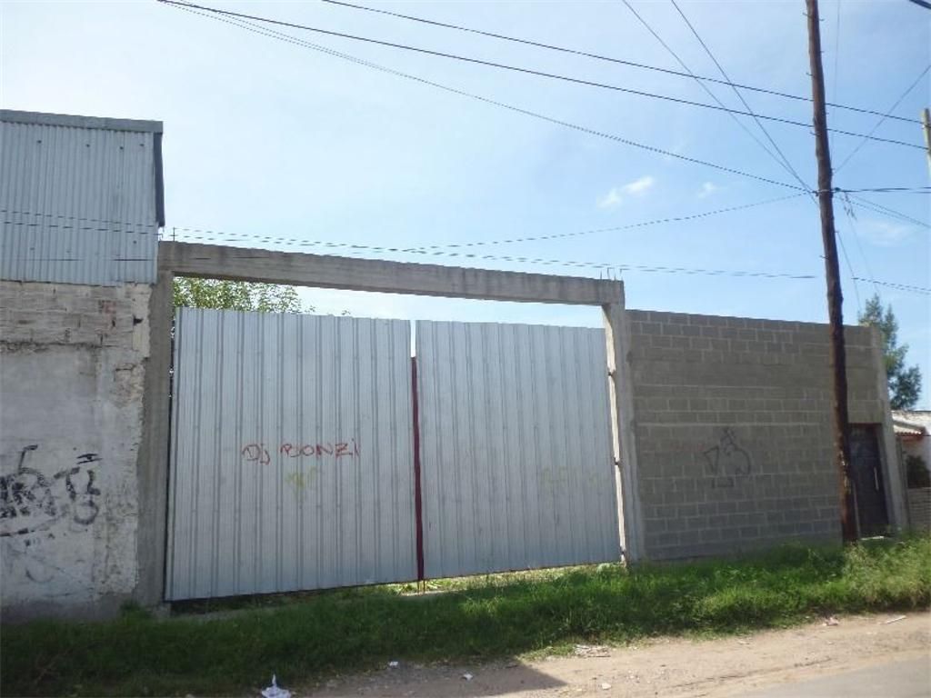 Lote con Mejoras en Venta