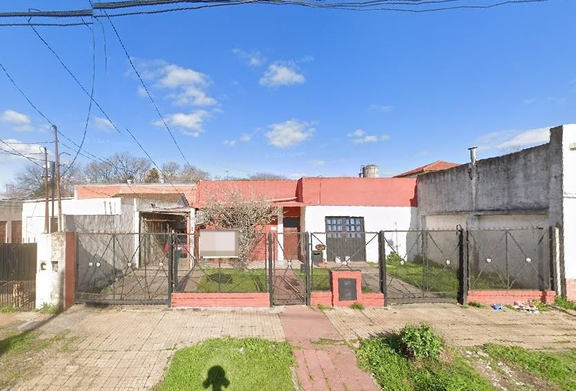 Casa con Departamento Interno en Venta