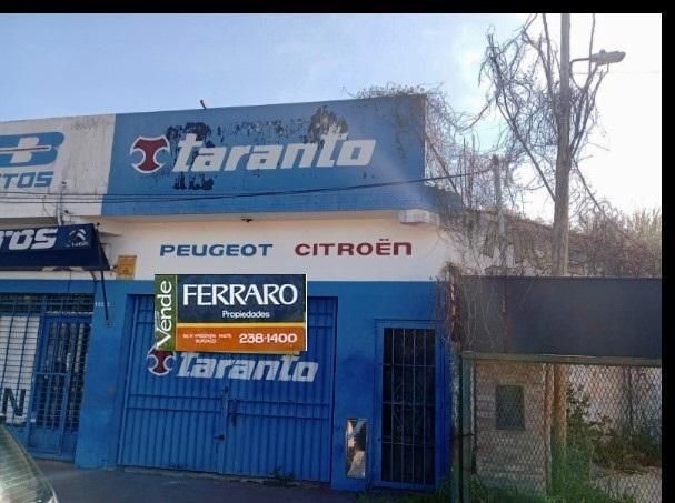 Local Al Frente en Venta