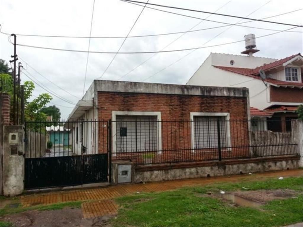 Casa C/depto Al Fondo en Venta