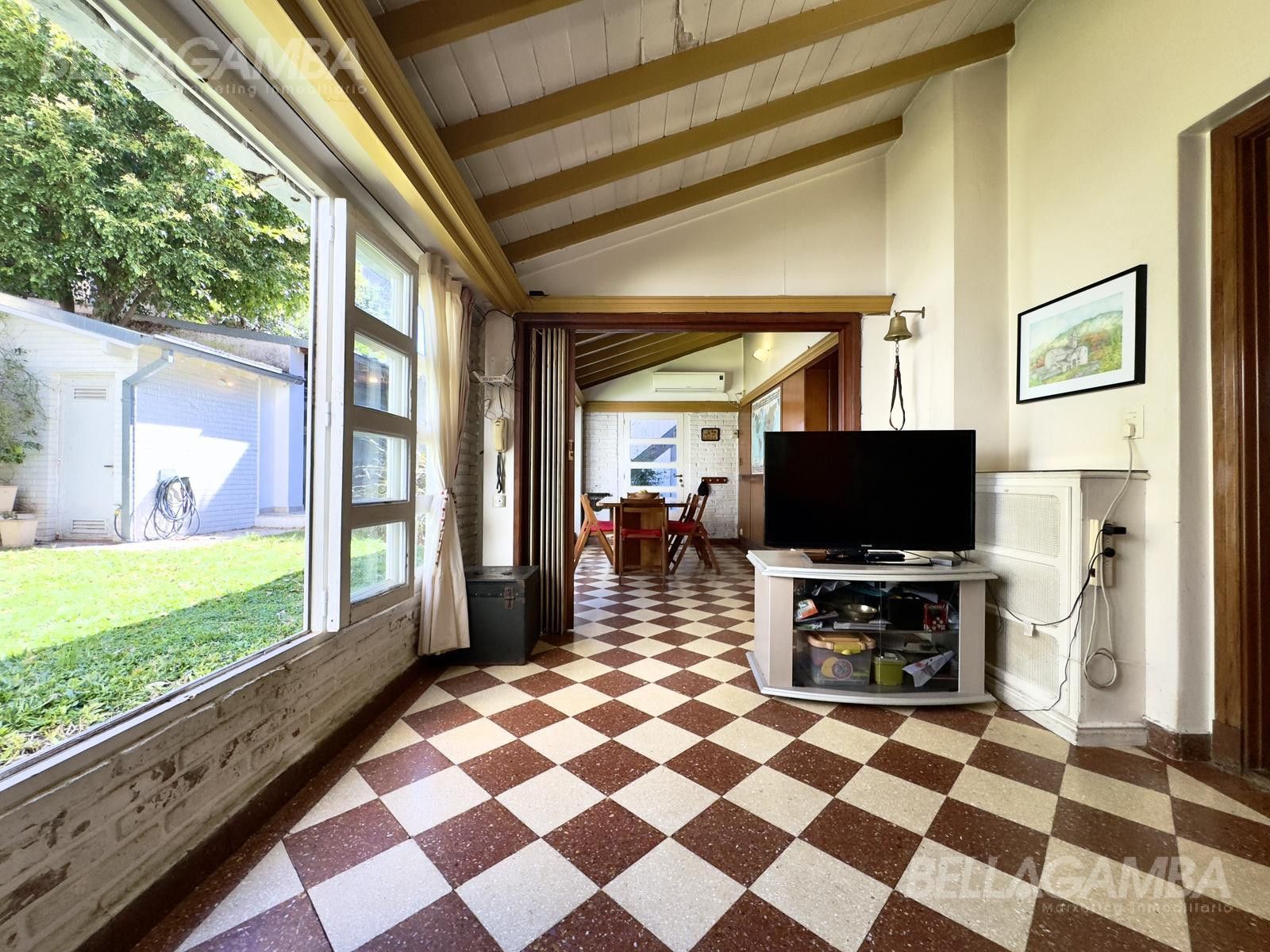 CASA VENTA 5 AMBIENTES GARAGE JARDIN APTO CREDITO
